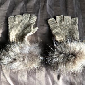 Polyester gloves with real fox fur
